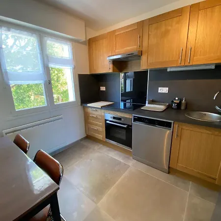 Apartamento T2 Bis Moderne, Lumineux, Parking Privatif, - Fr-1-555-69 *